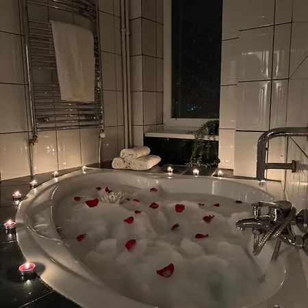 Romantic Bathtube Cismigiu Park 2 Room Apartament Bucharest Exterior photo